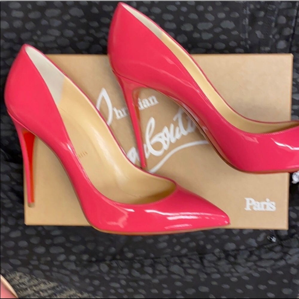 Those so pretty, authentic Christian Louboutin!!